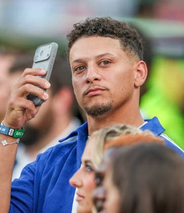 JUNE 16, 2026: Kansas City Chiefs quarterback, Patrick Mahomes was in attendance to watch the match between Algeria and Argentina at Kansas City Stadium in Kansas City, MO. CSM FIFA World Cup, WM, Weltmeisterschaft, Fussball 2026: Algeria Vs Argentina JUN 16  - ZUMAc04_ 20260617_zma_c04_010 Copyright: xRomanxPunox