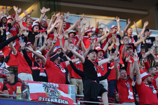 Austrian fans cheer during a Group J match at the 2026 FIFA World Cup, WM, Weltmeisterschaft, Fussball between Austria and Jordan at Levi s Stadium in Santa Clara, USA, 16 June 2026. FIFA World Cup 2026 : Gropu J - Austria vs. Jordan !ACHTUNG: NUR REDAKTIONELLE NUTZUNG!  Copyright: xMiguelxGutiérrezx GR3189 0859327086st