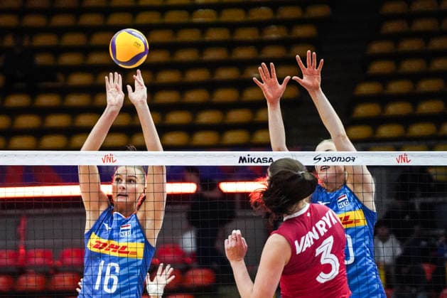 FIVB Women s Nations League 2026. Kiera Van Ryk of Canada and Indy Baijens of the Netherlands compete during the FIVB Women s Volleyball Nations League match between Canada and the Netherlands in Bangkok, Thailand, on June 17, 2026. Bangkok Bangkok Thailand  Copyright: xAnusakxLaowilasx originalFilename:laowilas-notitle260617_npona.jpg