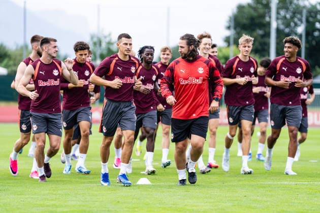 SOCCER - BL, RBS, training start SALZBURG,AUSTRIA,17.JUN.26 - SOCCER - ADMIRAL Bundesliga, Red Bull Salzburg, training start. Image shows team of Salzburg.  GEPAxpictures xJulioxArellano