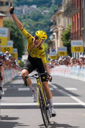 SONDRIO, ITALY, JUNE 17 — Femke de Vries, No. 112 of Team Visma Lease a Bike, wins the first stage on June 16, 2026, in Sondrio, Italy,detected_source_language Copyright: xJustPictures.ch PascalxvonxBürenx jp-en-EuSpIm-Pavo_Fotografie-03736-2