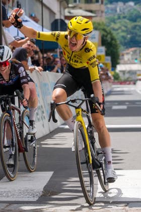 SONDRIO, ITALY, JUNE 17 — Femke de Vries, No. 112 of Team Visma Lease a Bike, wins the first stage on June 16, 2026, in Sondrio, Italy,detected_source_language Copyright: xJustPictures.ch PascalxvonxBürenx jp-en-EuSpIm-Pavo_Fotografie-03739-3
