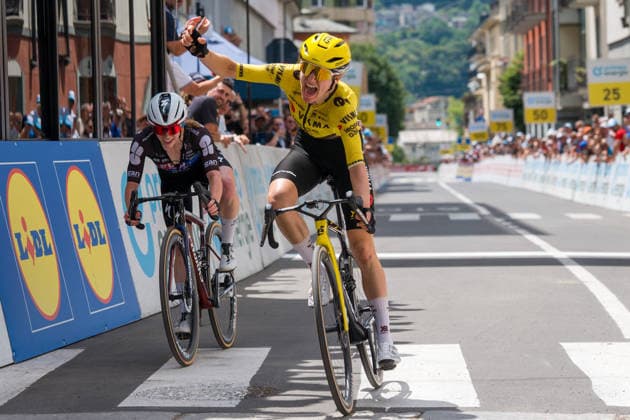 SONDRIO, ITALY - JUNE 17: L) DICKSON Ailish Lauren 43 of FDJ United - SUEZ and R) DE VRIES Femke 112 of Team Visma Lease a Bike on June 16, 2026 in Sondrio, Italy. *** SONDRIO, ITALY, JUNE 17 Copyright: xJustPictures.ch PascalxvonxBürenx jp-en-EuSpIm-Pavo_Fotografie-03739