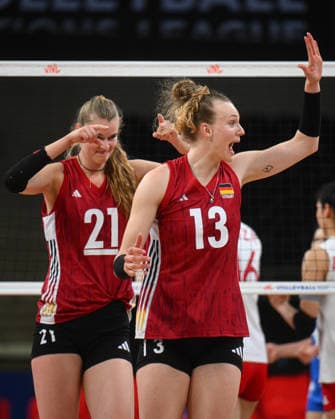 Germany v China - FIVB Women s Volleyball Nations League ANKARA, TURKIYE - JUNE 17: Emilia Weske (13) and Camilla Weitzel (21) of Germany celebrate after scoring a point during the 2026 FIVB Women s Volleyball Nations League second stage match between Germany and China at the Ankara Sports Hall, in Ankara, Turkiye, on June 17, 2026. Akin Celiktas Anadolu Ankara Turkey. Editorial use only. Please get in touch for any other usage.  Copyright: x2026xAnadoluxAkinxCeliktasx