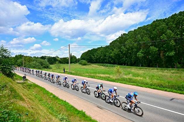 Baloise Belgium Tour 2026 Stage 1 SCHERPENHEUVEN-ZICHEM, BELGIUM - JUNE 17 : illustration picture peloton during stage 1 of the 95th edition of Baloise Tour of Belgium an UCI ProSeries 2.Pro cycling road race stage for Men Elite of 187.9 km with start in Scherpenheuven-Zichem and finish in Scherpenheuven-Zichem on June 17, 2026 in Scherpenheuven-Zichem, Belgium, 17 06 2026 ( Motordriver Stephan Boone - Scherpenheuven-Zichem Belgium  Copyright: xTomasxSiskx
