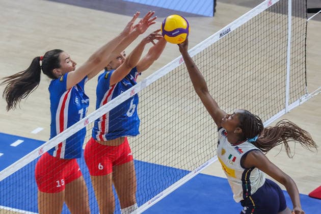(260617) -- PASIG CITY, June 17, 2026 -- Merit Chinenyenwa Adigwe (R) of Italy competes during the women s pool 5 match between Italy and the Czech Republic in week 2 of the Volleyball Nations League (VNL) 2026, the Philippines, on June 17, 2026. ) (SP)PHILIPPINES-PASIG CITY-VOLLEYBALL-NATIONS LEAGUE-ITA VS CZE ROUELLExUMALI 