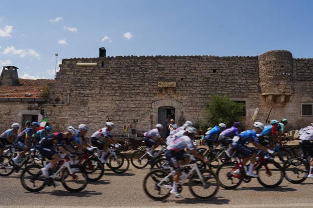 The pack riders during Stage 4 of the Giro Next Generation from Matera to Corato Italy, June 17, 2026  Copyright: xFabioxFerrari LaPressex