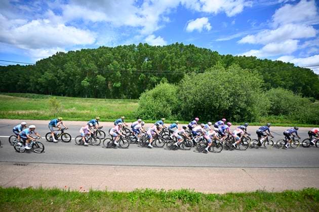 Baloise Belgium Tour 2026 Stage 1 SCHERPENHEUVEN-ZICHEM, BELGIUM - JUNE 17 : illustration picture peloton during stage 1 of the 95th edition of Baloise Tour of Belgium an UCI ProSeries 2.Pro cycling road race stage for Men Elite of 187.9 km with start in Scherpenheuven-Zichem and finish in Scherpenheuven-Zichem on June 17, 2026 in Scherpenheuven-Zichem, Belgium, 17 06 2026 ( Motordriver Stephan Boone - Scherpenheuven-Zichem Belgium  Copyright: xTomasxSiskx