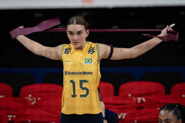 France v Brazil - FIVB Women s Volleyball Nations League??????? ANKARA, TURKIYE - JUNE 17: Helena Wenk Hoengen of Brazil warms up before the 2026 FIVB Women s Volleyball Nations League match between France and Brazil at the Ankara Sports Hall, in Ankara, Turkiye, on June 17, 2026. Ahmet Serdar Eser Anadolu Ankara Turkey. Editorial use only. Please get in touch for any other usage.  Copyright: x2026xAnadoluxAhmetxSerdarxEserx
