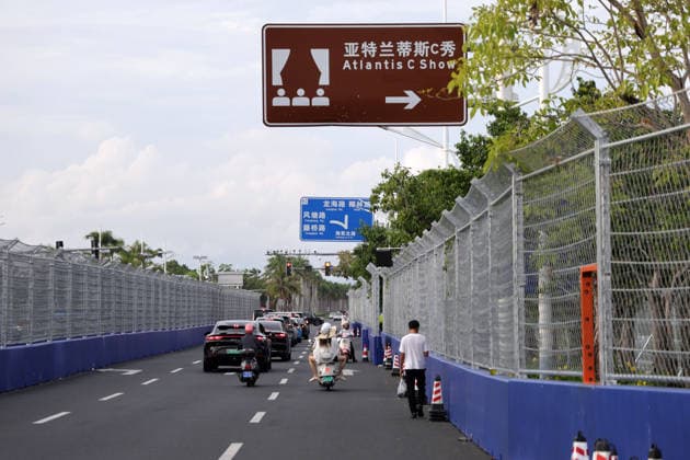 Public transportation is still running between the FE walls and security fences in front of the Fengtang Haitang North Road intersection on Hainan Island, China, for the FIA Formula E World Championship Season 12, Sanya E-Prix, China, June 17, 2026, as part of the race track preparations.,detected_source_language
