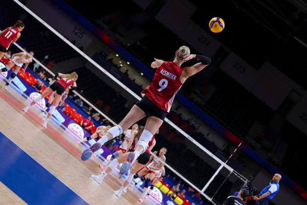 Germany v China - Volleyball Nations League 2026 Ankara Stage Lina Alsmeier of Germany serves during the FIVB Volleyball Nations League (VNL) match between Germany and China at the Ankara Arena in Ankara, Turkey, on June 17, 2026. Ankara Turkey  Copyright: xÃ‡aÄülarxOskayx originalFilename:oskay-volleyba260617_npPLY.jpg