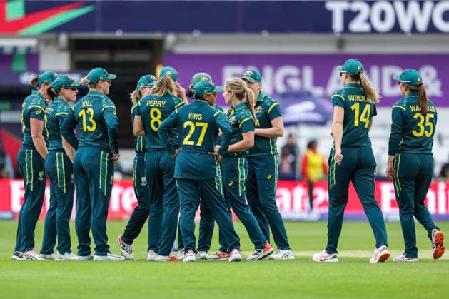 Australia v Bangladesh - ICC Women s T20 World Cup England & Wales 2026 Australia National Cricket Team players celebrate taking a wicket as Sophie Molineux of Australia dismisses Nigar Sultana Joty of Bangladesh by lbw during the ICC Women s T20 World Cup Group 1 match between Australia and Bangladesh at Headingley Cricket Ground in Leeds, United Kingdom, on June 17, 2026. Leeds West Yorkshire United Kingdom  Copyright: xMIxNewsx originalFilename:fletcher-australi260617_npS9Q.jpg