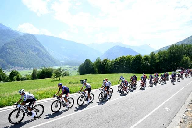 Tour de Suisse 2026 Stage 1 SONDRIO, ITALY - JUNE 17 : illustration picture peloton during stage 1 of the 89th edition of Tour de Suisse an UCI World Tour 2.UWT cycling road race stage for Men Elite of 144 km with start in Sondrio and finish in Sondrio on June 17, 2026 in Sondrio, Italy, 17 06 2026 ( Motordriver Guy De Vuyst - Sondrio Italy  Copyright: xVincentxKalutx