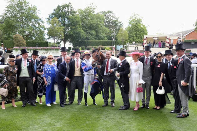 June 17, 2026, Ascot, Windsor, GBR Limestone with Dylan Browne McMonagle and his team after winning the Queens Vase at Ascot Racecourse Horse, Jockey, Limestone, McMonagle, Victory 260617D549ROYAL ASCOT JPG,detected_source_language