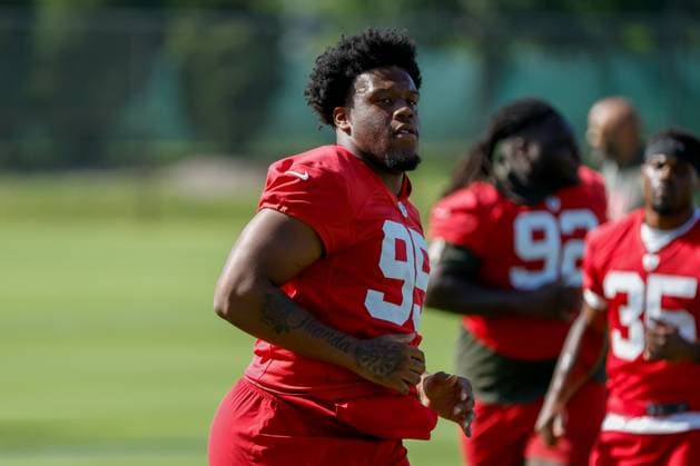 June 17, 2026, Tampa, Florida, USA: Tampa Bay Buccaneers defensive lineman Elijah Roberts (95) warms up during mandatory minicamp at the AdventHealth Training Center in Tampa on Wednesday, June 17, 2026. Tampa USA - ZUMAs70_ 0859377795st Copyright: xJeffereexWoox
