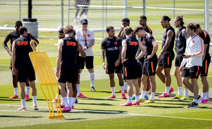 KANSAS CITY - Netherlands coach Ronald Koeman during a training session of the Dutch national team, Nationalteam at the KC Current Training Facility, on June 17, 2026, in Kansas City. The Dutch team is preparing for the match against Sweden at the FIFA World Cup, WM, Weltmeisterschaft, Fussball KOEN VAN WEEL ANP xVIxANPxSportx xxANPxIVx 561263527 originalFilename: 561263527.jpg