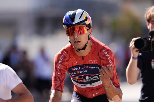 The red jersey Italy s Davide Donati of Red Bull - Bora - Hansgrohe Rookies during Stage 4 of the Giro Next Gen 2026, from Matera to Corato (Molino Casillo), Italy, Wednesday, June 17, 2026.  Copyright: xMassimoxPaolone LaPressex