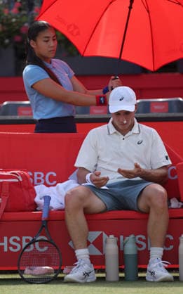 Arthur Fery of GB suffers a nose bleed HSBC Queen s Club Championships, Day Twelve, Tennis, Queen s Club, West Kensington, London, UK - 17 Jun 2026London Queen s Club United Kingdom  Copyright: xEllaxLing Shutterstockx 16924338au