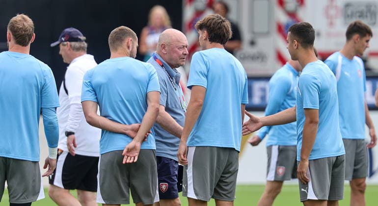 FIFA World Cup, WM, Weltmeisterschaft, Fussball 2026 - Czechia training session Czechia s national soccer head coach Miroslav Koubek (C) leads a training session of the team in Kennesaw, Georgia, USA, 17 June 2026. Czechia will face South Africa on 18 June in a FIFA World Cup 2026 group A match. KENNESAW United States  Copyright: xRONALDxWITTEKx