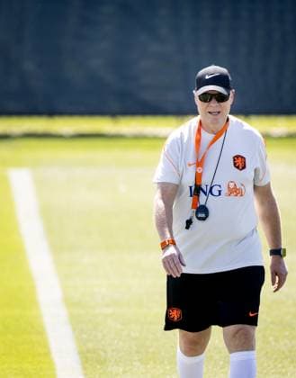 KANSAS CITY - Netherlands coach Ronald Koeman during a training session of the Dutch national team, Nationalteam at the KC Current Training Facility, on June 17, 2026, in Kansas City. The Dutch team is preparing for the match against Sweden at the FIFA World Cup, WM, Weltmeisterschaft, Fussball KOEN VAN WEEL ANP xVIxANPxSportx xxANPxIVx 561265233 originalFilename: 561265233.jpg