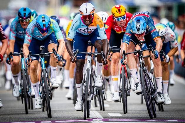 Eritrean Biniam Girmay of NSN Cycling Team and Belgian Tim Merlier of Soudal Quick-Step sprint to the finish of stage 1 of the Baloise Belgium Tour cycling race, 187,9 km with start and finish in Scherpenheuvel-Zichem, Wednesday 17 June 2026. The Baloise Belgium Tour takes place from 17 to 21 June. JASPERxJACOBS  x177943762x