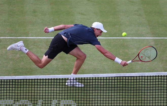 Jenson Brooksby of USA in action HSBC Queen s Club Championships, Day Twelve, Tennis, Queen s Club, West Kensington, London, UK - 17 Jun 2026London Queen s Club United Kingdom  Copyright: xEllaxLing Shutterstockx 16924338db