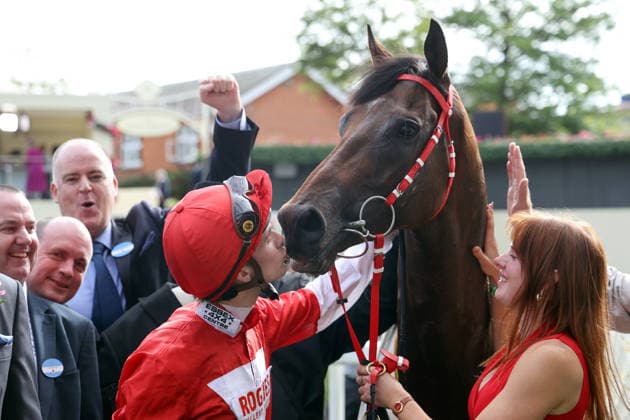 17.06.2026, Ascot, Windsor, GBR - Rogue Diplomat with Harry Davies after winning the Royal Hunt Cup. Ascot racecourse. (Pferd, Jockey, Rogue Diplomat, Davies, Sieg) 260617D597ROYAL_ASCOT.JPG *** June 17, 2026, Ascot, Windsor, GBR