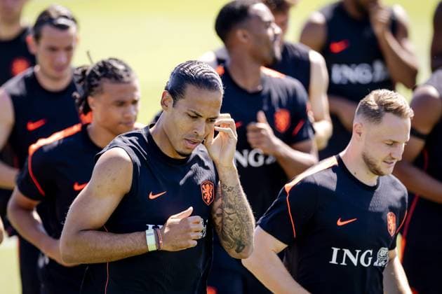 KANSAS CITY - Virgil van Dijk of the Netherlands and Teun Koopmeiners of the Netherlands during a training session of the Dutch national team, Nationalteam at the KC Current Training Facility, on June 17, 2026, in Kansas City. The Dutch team is preparing for the match against Sweden at the FIFA World Cup, WM, Weltmeisterschaft, Fussball ROBIN VAN LONKHUIJSEN ANP xVIxANPxSportx xxANPxIVx 561269495 originalFilename: 561269495.jpg