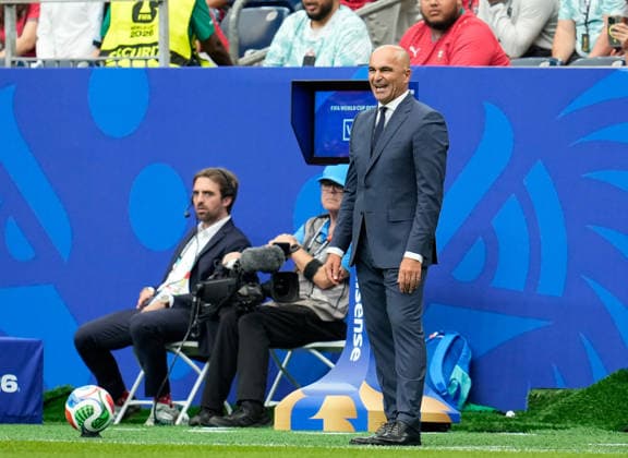 Roberto Martinez, Portugals head coach, watches the U.S., FIFA World Cup, Portugal vs. DR Congo, Houston, June 17, 2026, U.S., FIFA World Cup, Portugal vs. DR Congo, Houston, June 17, 2026, Houston,detected_source_language Copyright: xEibner-Pressefoto ScottxColemanx EP_SCN