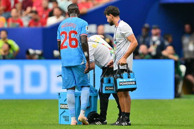FIFA World Cup, WM, Weltmeisterschaft, Fussball 2026 - Group K - Portugal vs DR Congo Arthur Masuaku of DR Congo during the hydration break in the FIFA World Cup 2026 group stage match Portugal against Democratic Republic of Congo, in Houston, USA, 17 June 2026. HOUSTON United States  Copyright: xSAMxWASSONx