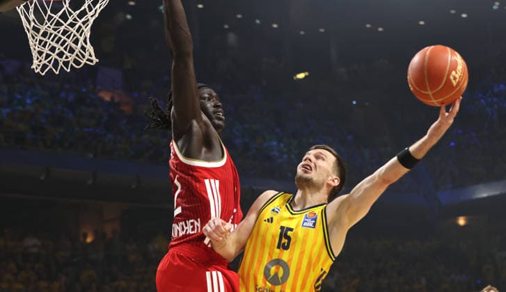 Wenyen Gabriel, Martin Hermannsson with the ball; one-on-one; game action; sports; basketball; BBL; Bundesliga; mens; playoff; Game 3; 2025–2026 season; June 17, 2026; ALBA Berlin vs. Bayern Munich,detected_source_language