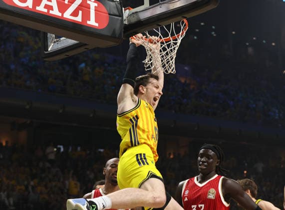 Justin Bean nach Dunking am Korb Zweikampf Spielszene Aktion Basketball BBL Bundesliga Herren Play Off Finale 3.Spiel Saison 2025 2026 17.06.2026 ALBA Berlin vs. Bayern München *** Justin Bean after a dunk at the basket