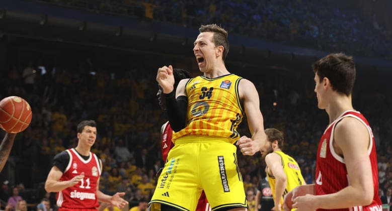 Justin Bean celebrates after a dunk; one-on-one; game highlight; action; sports; basketball; BBL; Bundesliga; mens; playoff; Game 3; 2025–2026 season; June 17, 2026; ALBA Berlin vs. Bayern Munich,detected_source_language