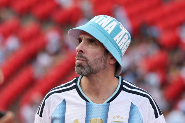 KANSAS CITY, MO - JUNE 16: A view of an Argentina fan before the FIFA World Cup, WM, Weltmeisterschaft, Fussball 2026 Group J match between Argentina and Algeria on June 16, 2026 at Kansas City Stadium in Kansas City, MO. (Photo by Scott Winters Icon Sportswire) SOCCER: JUN 16 FIFA World Cup 26 Group J - Argentina vs Algeria EDITORIAL USE ONLY Icon2606161025