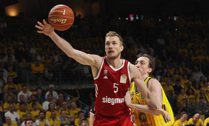 Niels Giffey with the ball, Moses Wood in a duel; game action; sports; basketball; BBL; Bundesliga; mens; playoff; Game 3; 2025–2026 season; June 17, 2026; ALBA Berlin vs. Bayern Munich,detected_source_language