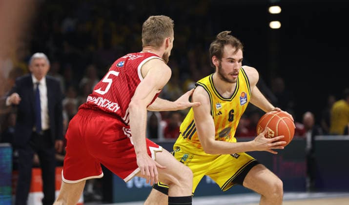 Niels Giffey, Malte Delow with the ball; one-on-one; game scene; action; sports; basketball; BBL; Bundesliga; mens; playoffs; Game 3 of the Finals; 2025–2026 season; June 17, 2026; ALBA Berlin vs. Bayern Munich,detected_source_language