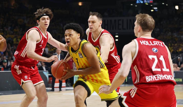 Justinian Jessup, Jack Kayil with the ball, Johannes Voigtmann, Justus Hollatz; Head-to-head duel; Game highlight; Action; Sports; Basketball; BBL; Bundesliga; Mens; Playoffs; Game 3; Season 2025–2026; June 17, 2026; ALBA Berlin vs. Bayern Munich,detected_source_language