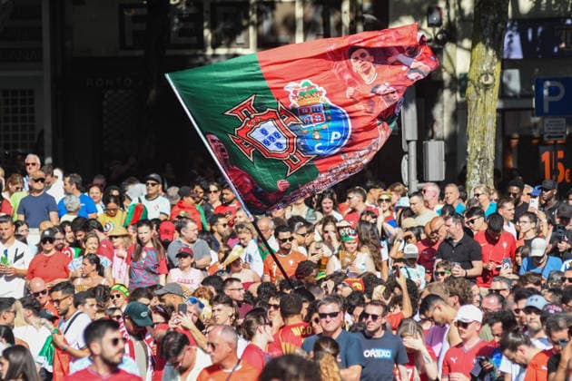 TORCIDA PORTUGAL x CONGO PORTO, PT - 17.06.2026: TORCIDA PORTUGAL X CONGO - Portuguese fans watch Portugal& 39;s opening match in the 2026 FIFA World Cup, WM, Weltmeisterschaft, Fussball against the Democratic Republic of Congo, broadcast from the Fan Zone set up in Praca de D. Joao I, in the center of Porto. The match, valid for the first round of Group K, marks the beginning of the Portuguese national team, Nationalteam 39;s campaign in the World Cup held in the United States, Canada and Mexico. (Photo: Daniela Maria Fotoarena) x2963884x  DanielaxMaria