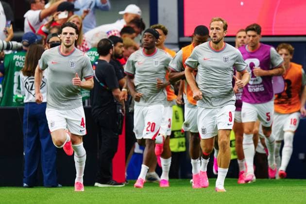 Declan Rice and Harry Kane of England during the warm-up England v Croatia, 2026 FIFA World Cup, WM, Weltmeisterschaft, Fussball Group L, Football, Dallas Stadium, Arlington, Texas, USA - 17 Jun 2026Arlington Dallas Stadium Texas (TX) United States of America EDITORIAL USE ONLY No use with unauthorised audio, video, data, fixture lists, club league logos or live services. Online in-match use limited to 120 images, no video emulation. No use in betting, games or single club league player publications.  Copyright: xJavierxGarcia Shutterstockx 16928920ab