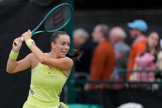 Lexus Nottingham Open - Day Three Tereza Valentova of the Czech Republic competes during the Round of 16 doubles match at the 2026 Lexus Nottingham Open Women s tennis tournament at the Nottingham Tennis Centre in Nottingham, England, on June 17, 2026. London Great Britain United Kingdom  Copyright: xOwenxHammondx originalFilename:hammond-2026lexu260617_npLm7.jpg