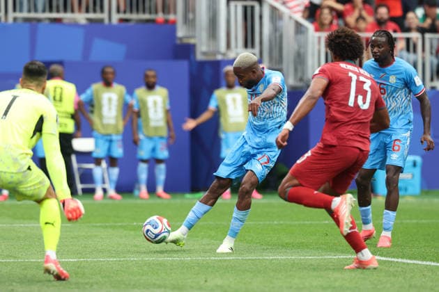 HOUSTON, TX - JUNE 17: Cedric Bakambu 17 of DR Congo takes a shot at goal while Diego Costa 1 of Portugal readies for a save attempt during the FIFA World Cup, WM, Weltmeisterschaft, Fussball 2026 Group K match between Portugal and Congo DR on June 17, 2026, at Houston Stadium in Houston, Texas. (Photo by David Buono Icon Sportswire) SOCCER: JUN 17 FIFA World Cup 26 Group K - Portugal vs Congo DR EDITORIAL USE ONLY Icon260617045