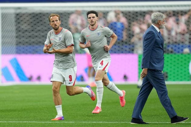 FIFA World Cup, WM, Weltmeisterschaft, Fussball 2026 - Group L - England vs Croatia Harry Kane (L) and Declan Rice (C) of England warm up ahead of the FIFA World Cup 2026 group stage match England against Croatia, in Dallas, Texas, USA, 17 June 2026. DALLAS United States  Copyright: xJEFFREYxMCWHORTERx
