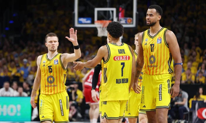 Martin Hermannsson high-fives Jack Kayil and Norris Agbakoko; Upper-body action; Sport; Basketball; BBL; Bundesliga; Mens; Playoff Final 3; Game; 2025–2026 season; June 17, 2026; ALBA Berlin vs. Bayern Munich,detected_source_language