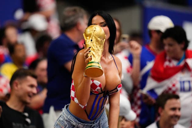 England v Croatia: Group L - FIFA World Cup, WM, Weltmeisterschaft, Fussball 2026 Croatian model Ivana Knoll poses for a photo during the FIFA World Cup 2026 Group L match between England and Croatia at Dallas Stadium on June 17, 2026 in Arlington, Texas. Arlington TX United States  Copyright: xJosexBretonx originalFilename:bretonhernandez-englandv260617_npHGP.jpg