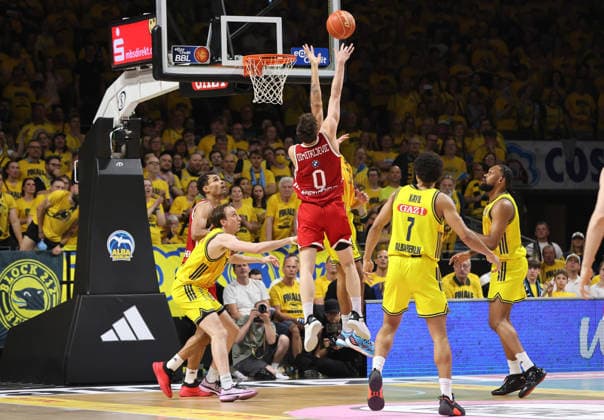 Nenad Dimitrijevic with the ball, Norris Agbakoko in a duel; game action; sports; basketball; BBL; Bundesliga; mens; playoff; Game 3; 2025–2026 season; June 17, 2026; ALBA Berlin vs. Bayern Munich,detected_source_language
