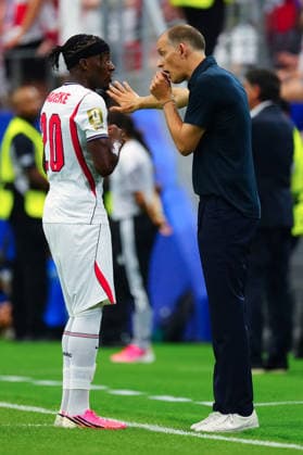 Thomas Tuchel, coach of England talks to Noni Madueke England v Croatia, 2026 FIFA World Cup, WM, Weltmeisterschaft, Fussball Group L, Football, Dallas Stadium, Arlington, Texas, USA - 17 Jun 2026Arlington Dallas Stadium Texas (TX) United States of America EDITORIAL USE ONLY No use with unauthorised audio, video, data, fixture lists, club league logos or live services. Online in-match use limited to 120 images, no video emulation. No use in betting, games or single club league player publications.  Copyright: xJavierxGarcia Shutterstockx 16928920az