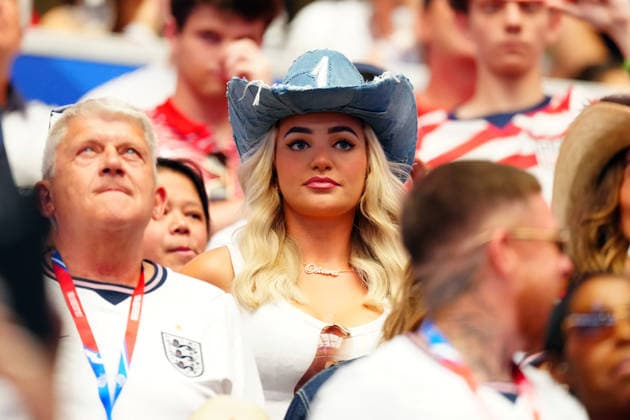Megan Davison, wife of Jordan Pickford England v Croatia, 2026 FIFA World Cup, WM, Weltmeisterschaft, Fussball Group L, Football, Dallas Stadium, Arlington, Texas, USA - 17 Jun 2026Arlington Dallas Stadium Texas (TX) United States of America EDITORIAL USE ONLY No use with unauthorised audio, video, data, fixture lists, club league logos or live services. Online in-match use limited to 120 images, no video emulation. No use in betting, games or single club league player publications.  Copyright: xJavierxGarcia Shutterstockx 16928920ba