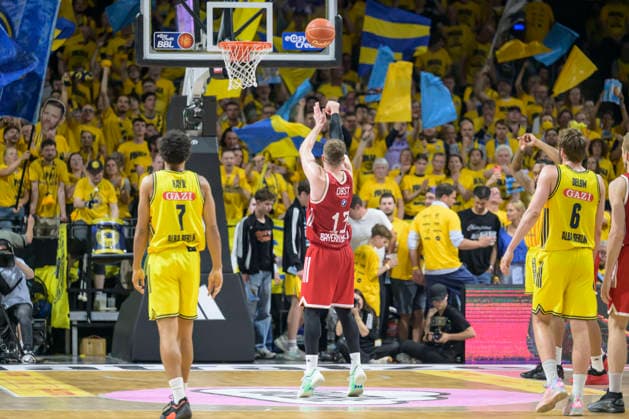 Pictured, from left Copyright: HMBxMedia UwexKoch