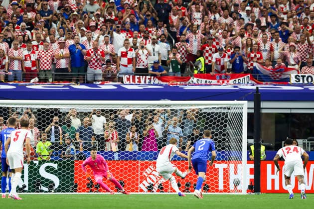 England v Croatia, FIFA World Cup, WM, Weltmeisterschaft, Fussball 2026 England forward Harry Kane (9) scores a GOAL 1-0 penalty during the England v Croatia FIFA WORLD CUP 2026 Group L match at Dallas Stadium, Arlington, United States on 17 June 2026 Credit: Phil Duncan Every Second Media Editorial use only. All images are copyright Every Second Media Limited. No images may be reproduced without prior permission. Copyright: xIMAGO EveryxSecondxMediax ESM-2042-0017 PhilxDuncanx xEveryxSecondxMediax