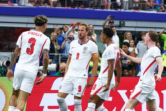 FIFA World Cup, WM, Weltmeisterschaft, Fussball 2026: England v Croatia DALLAS, USA - 17th June 2026: Harry Kane of England celebrates with team mates after scoring his side s first goal during the FIFA World Cup 2026 Group L match between England and Croatia at Dallas Stadium Dallas Dallas Stadium United States of America Copyright: xCraigxMercerx xPeakxActionxPhotosx